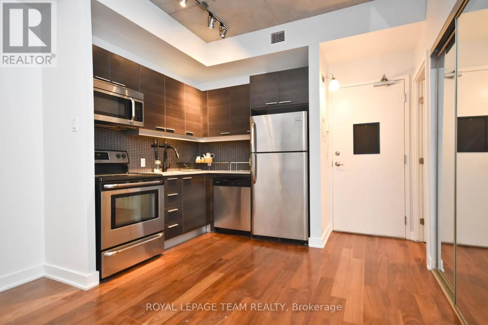 211 - 354 GLADSTONE AVENUE