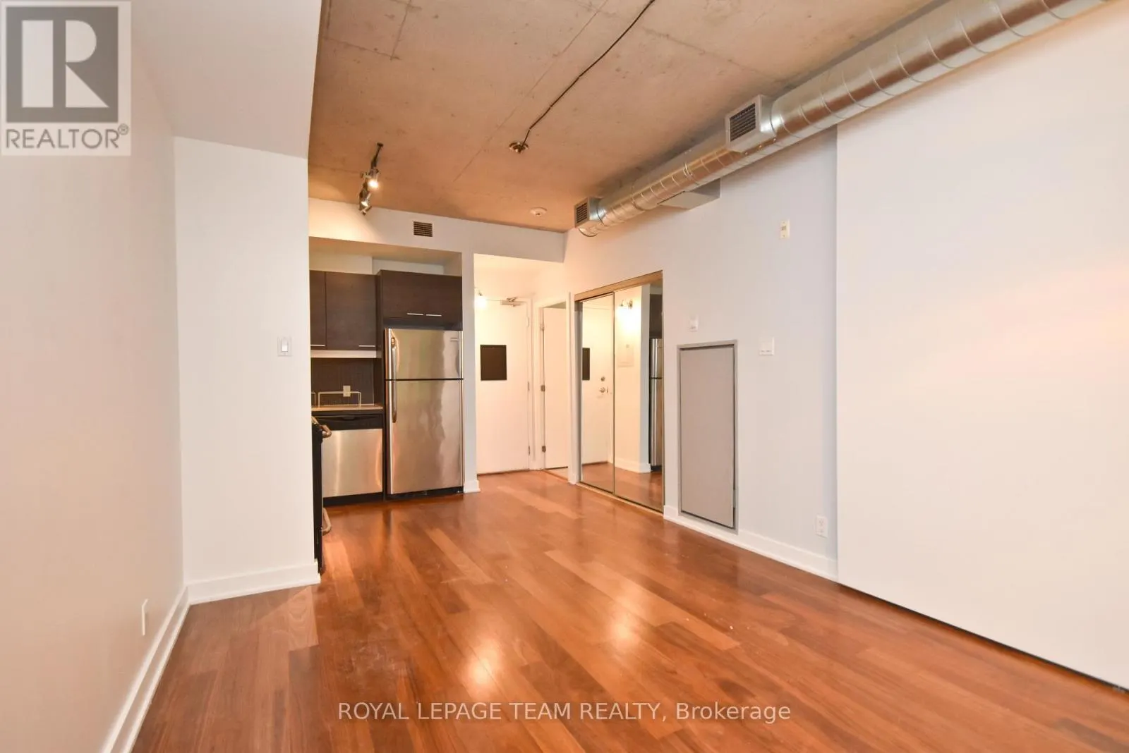 211 - 354 GLADSTONE AVENUE