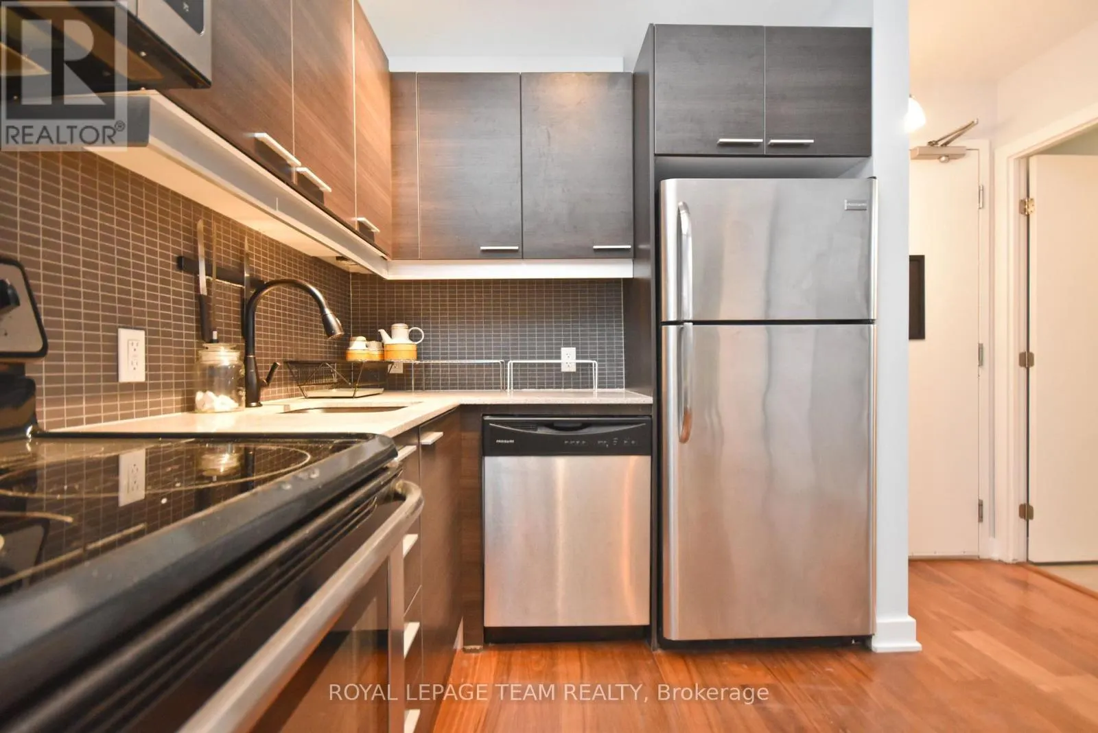 211 - 354 GLADSTONE AVENUE