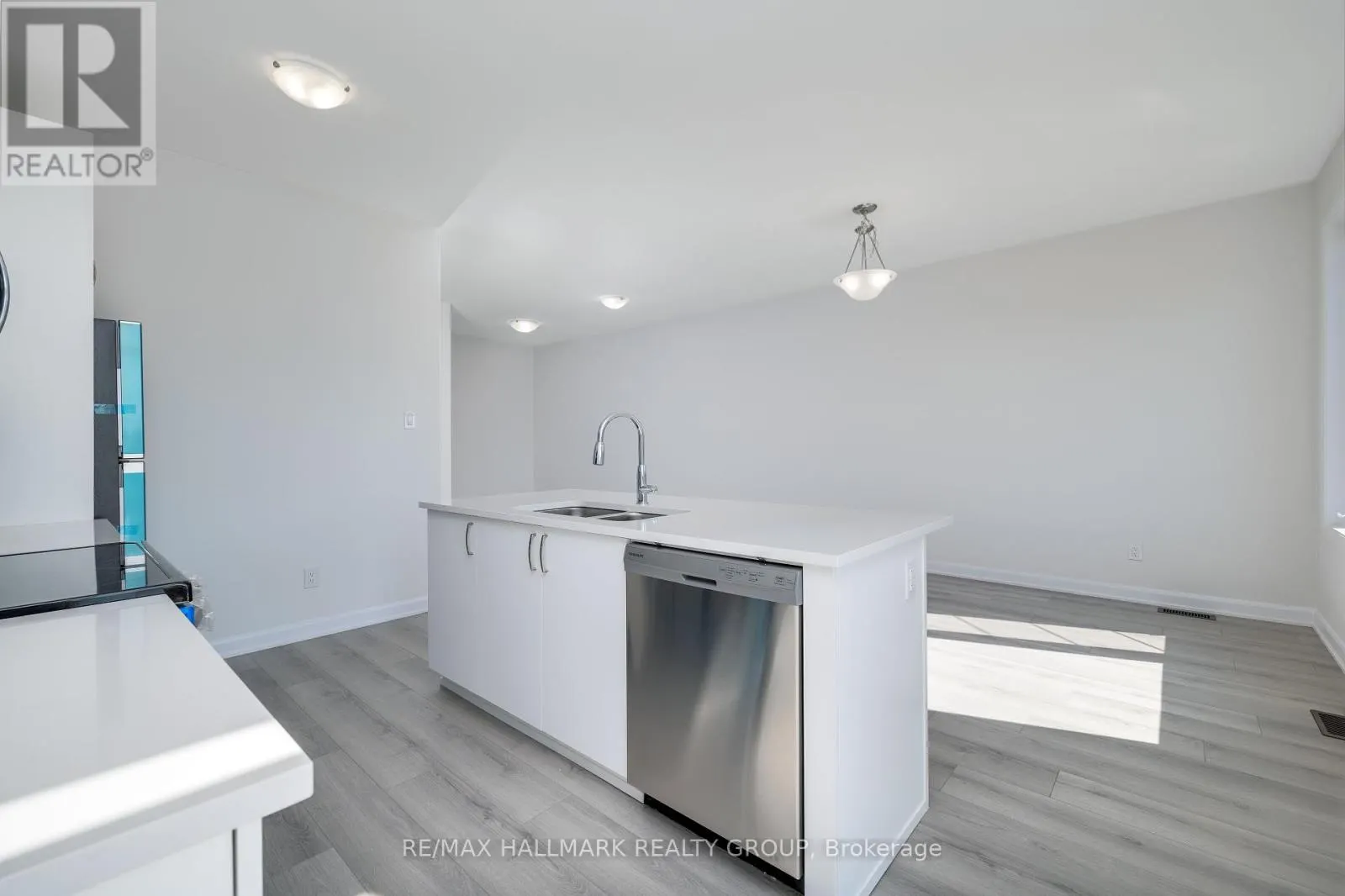 305 RAHEEN COURT