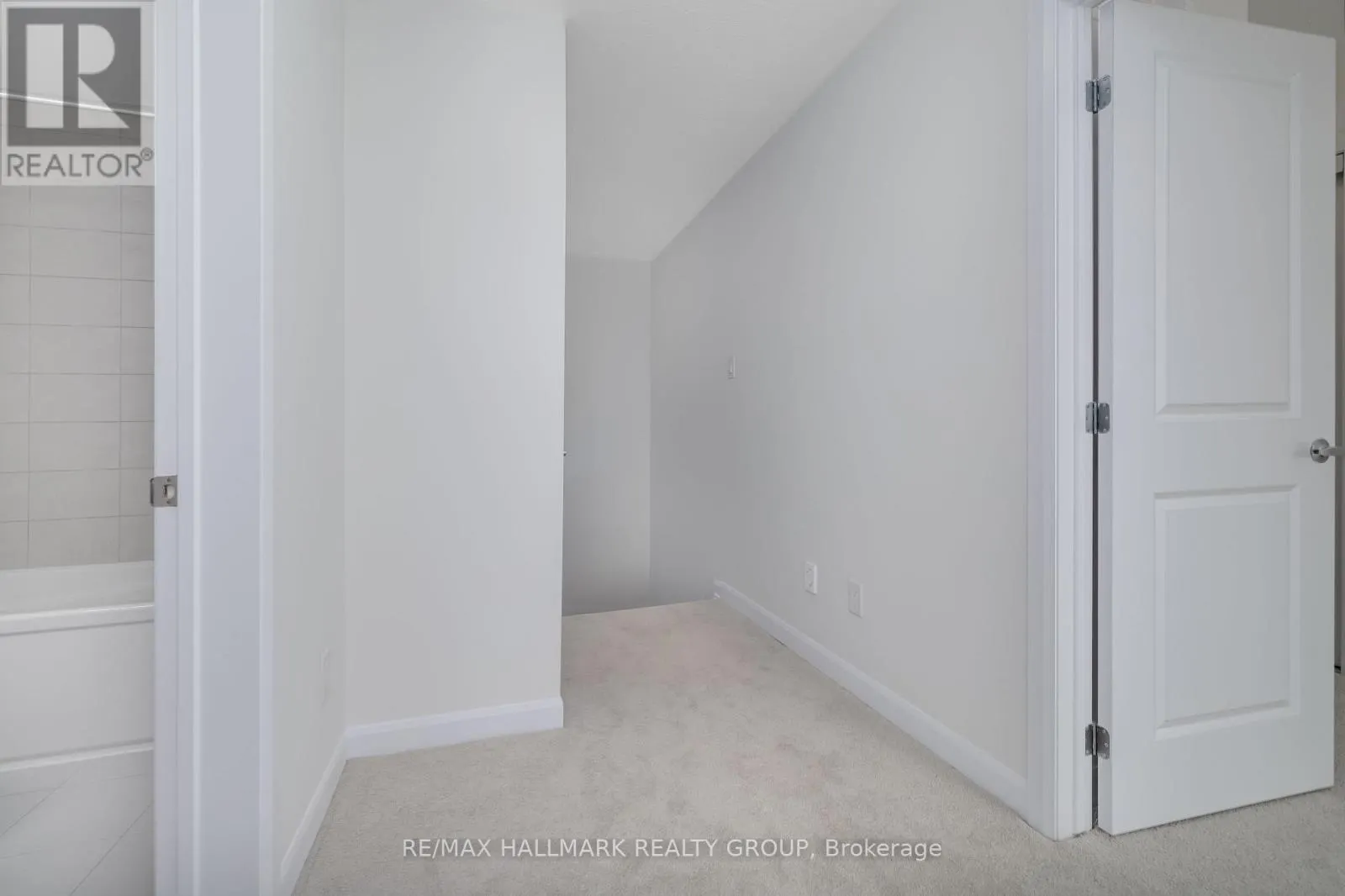 305 RAHEEN COURT