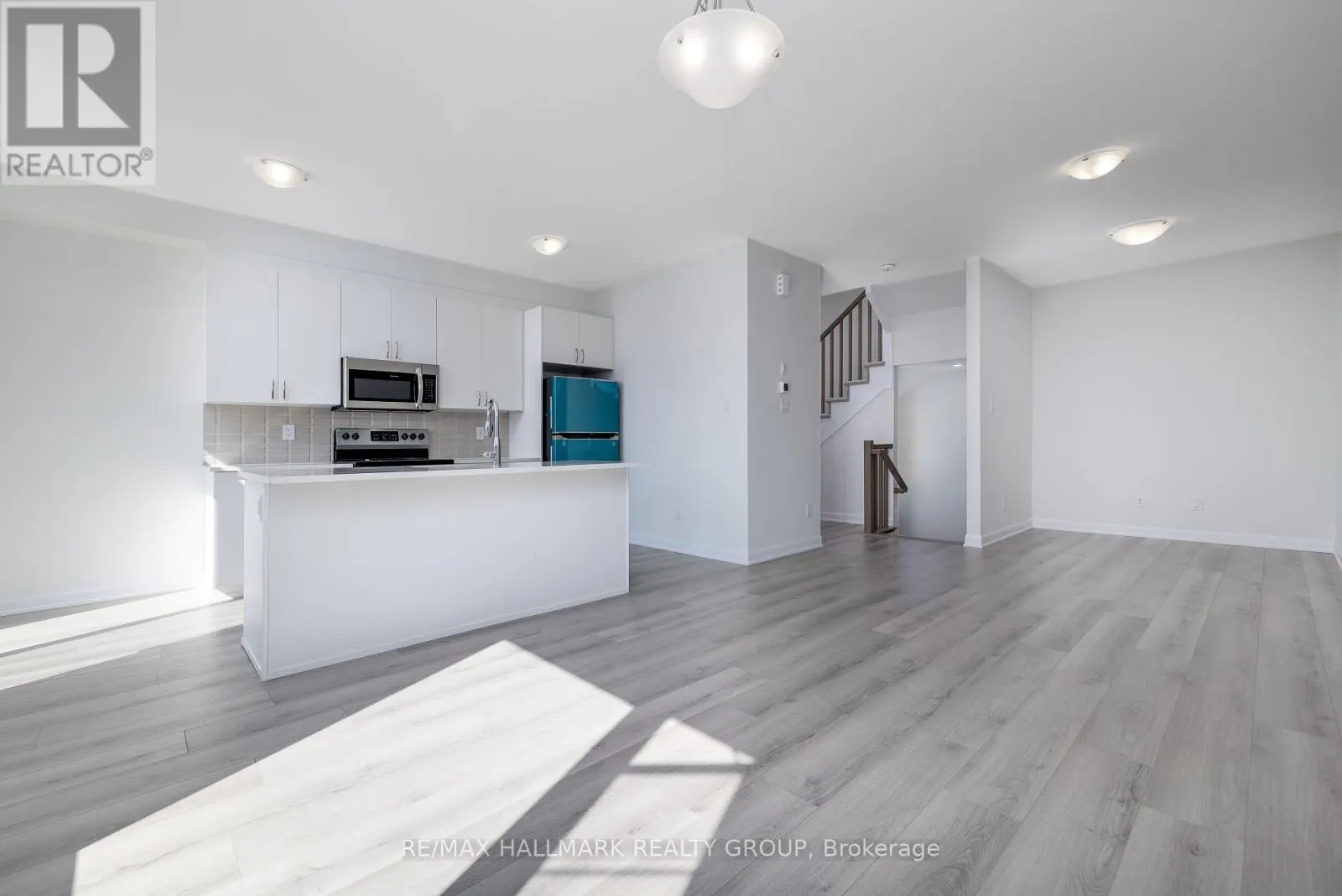 305 RAHEEN COURT