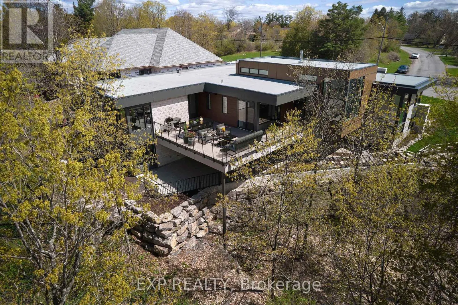 32 CLOVELLY ROAD
