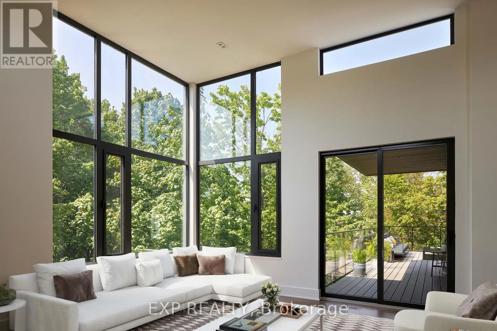 32 CLOVELLY ROAD