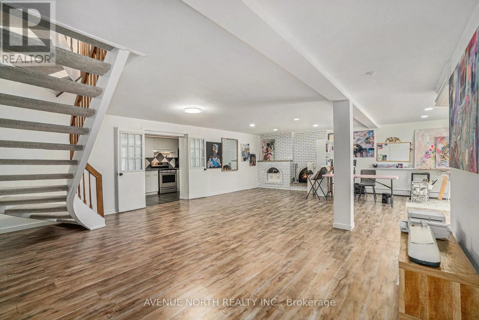 6 MOSGROVE AVENUE