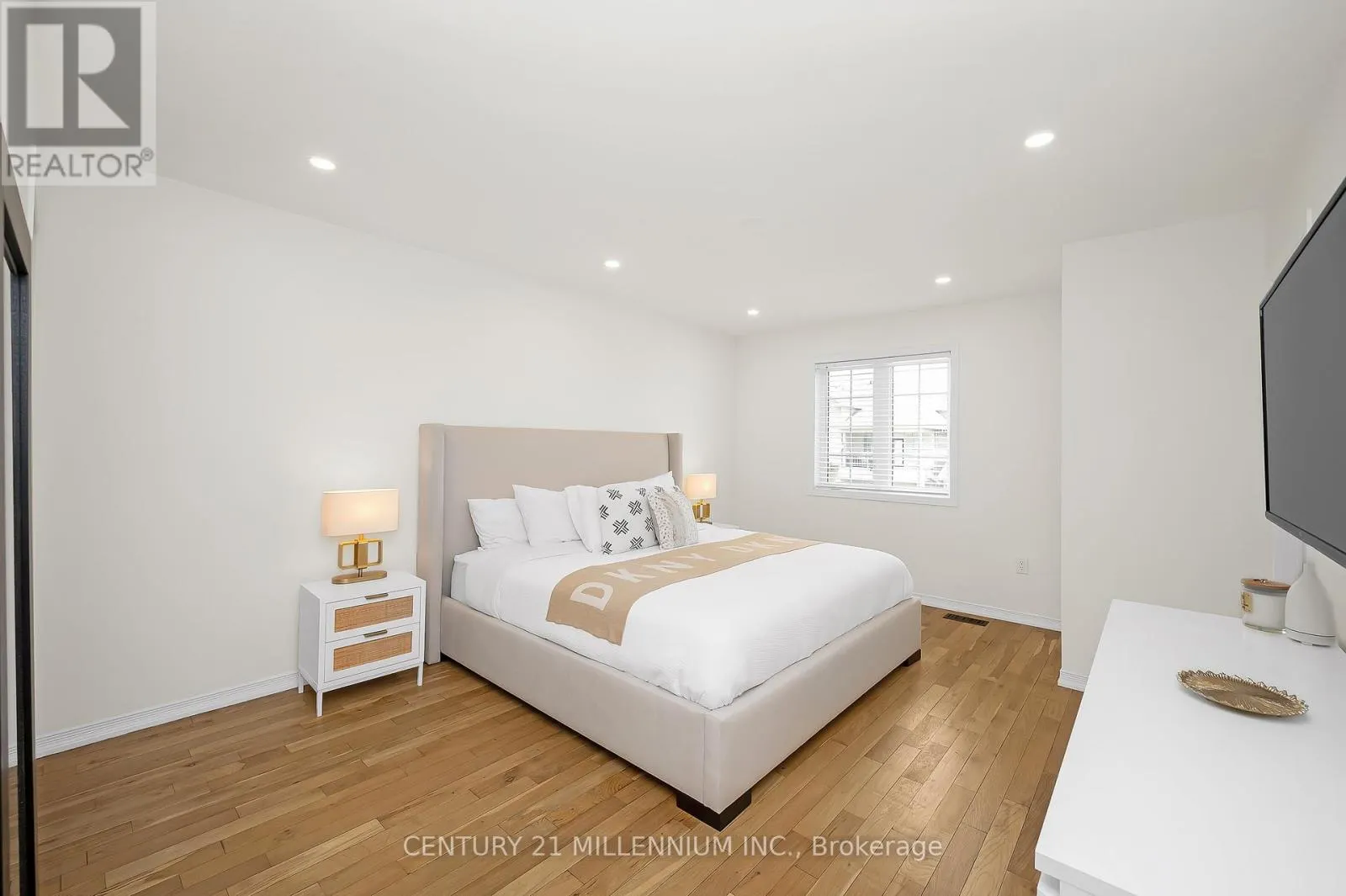 43 BANKFIELD CRESCENT