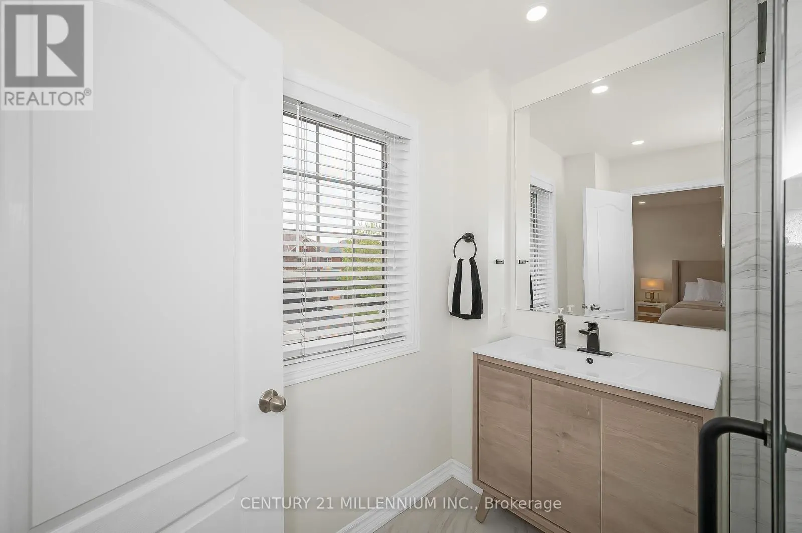 43 BANKFIELD CRESCENT