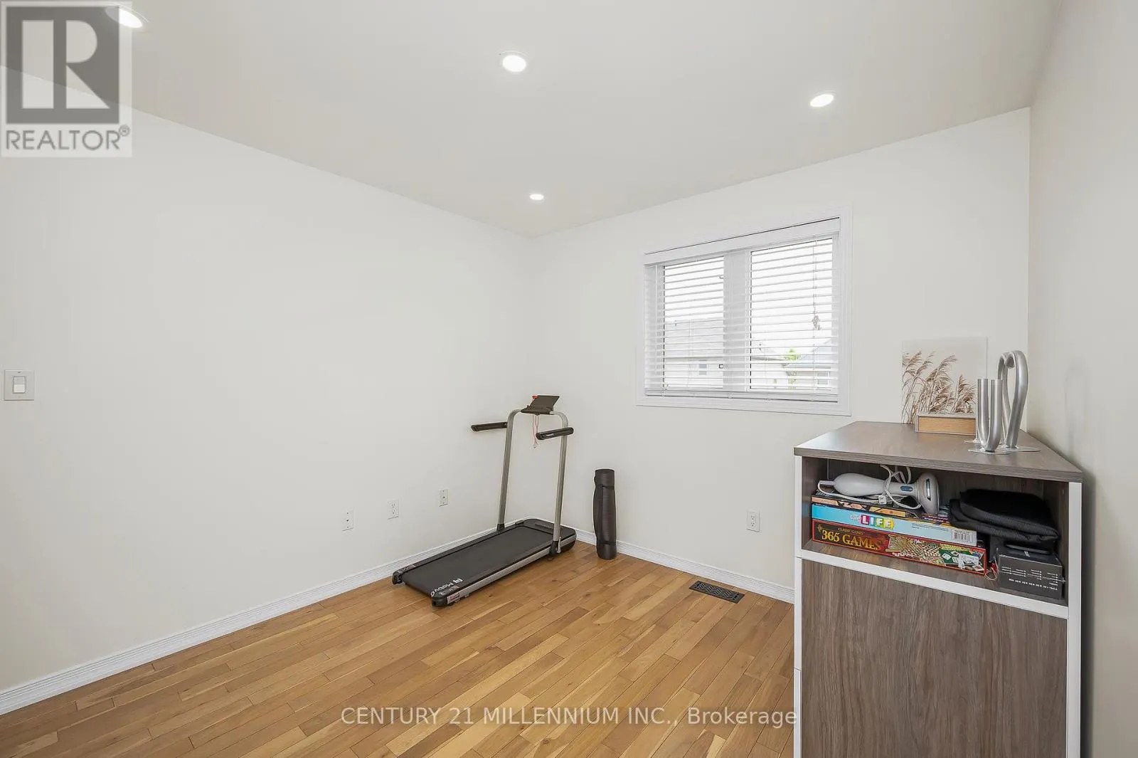 43 BANKFIELD CRESCENT