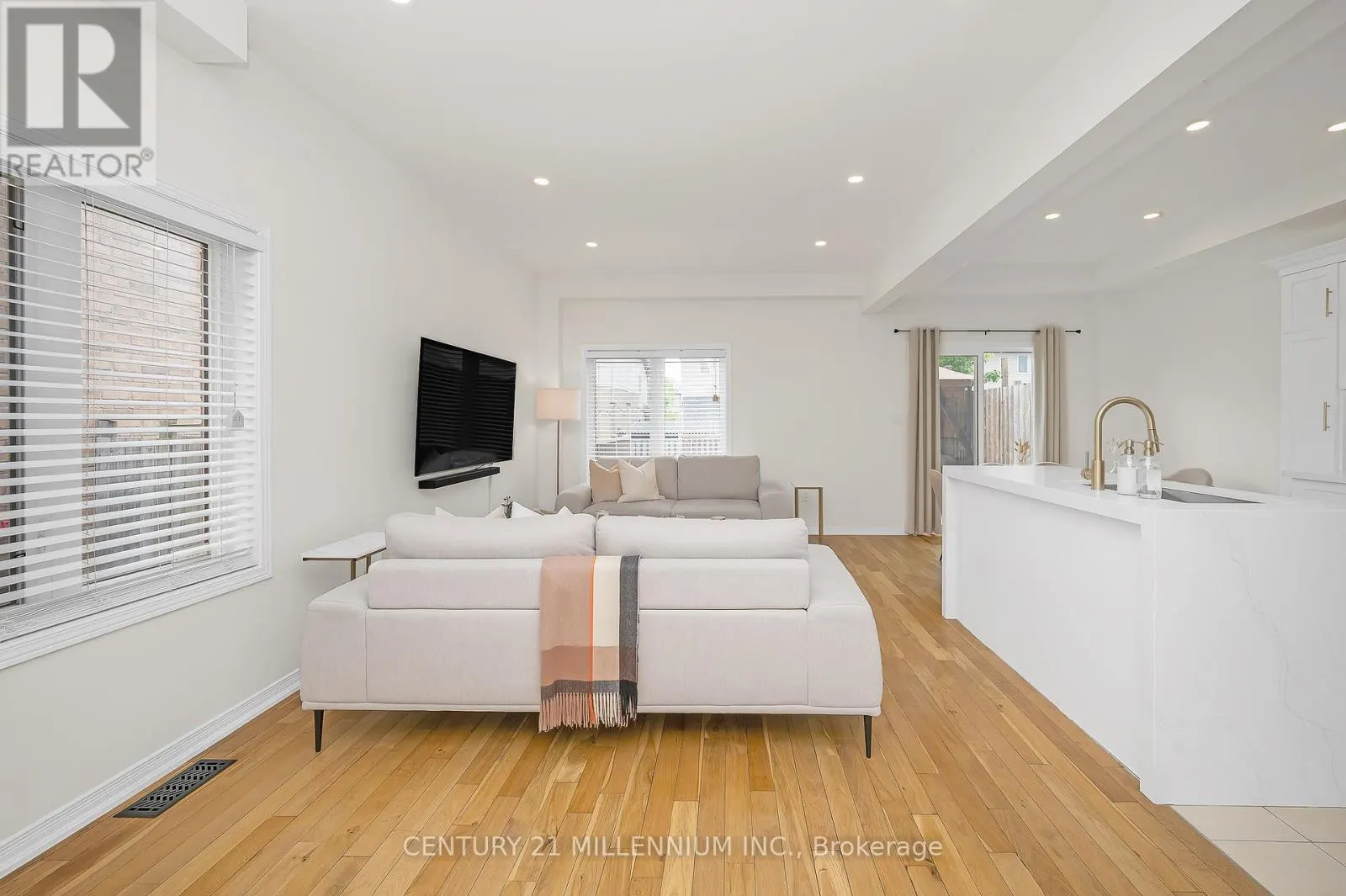 43 BANKFIELD CRESCENT