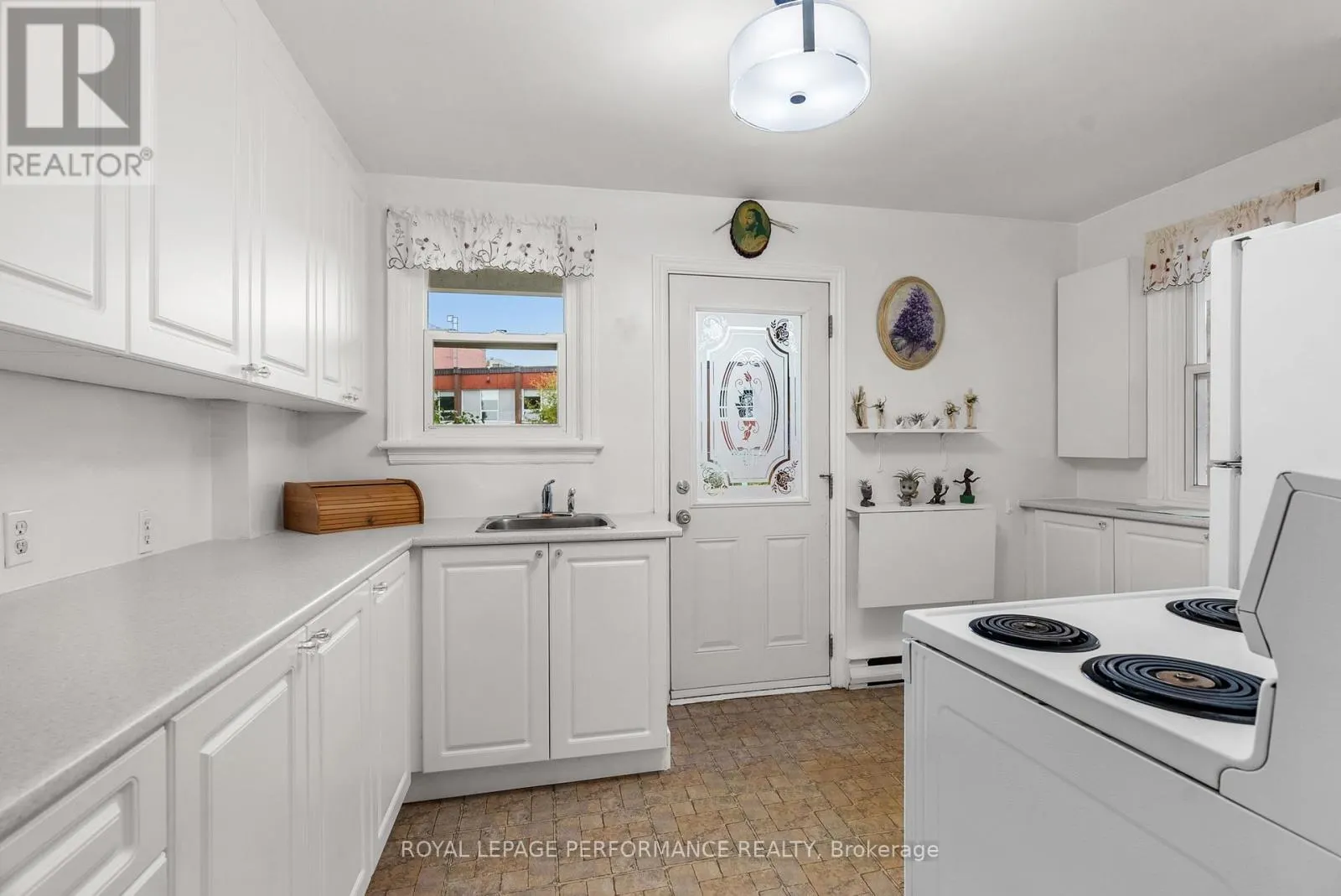 72 DAGMAR AVENUE