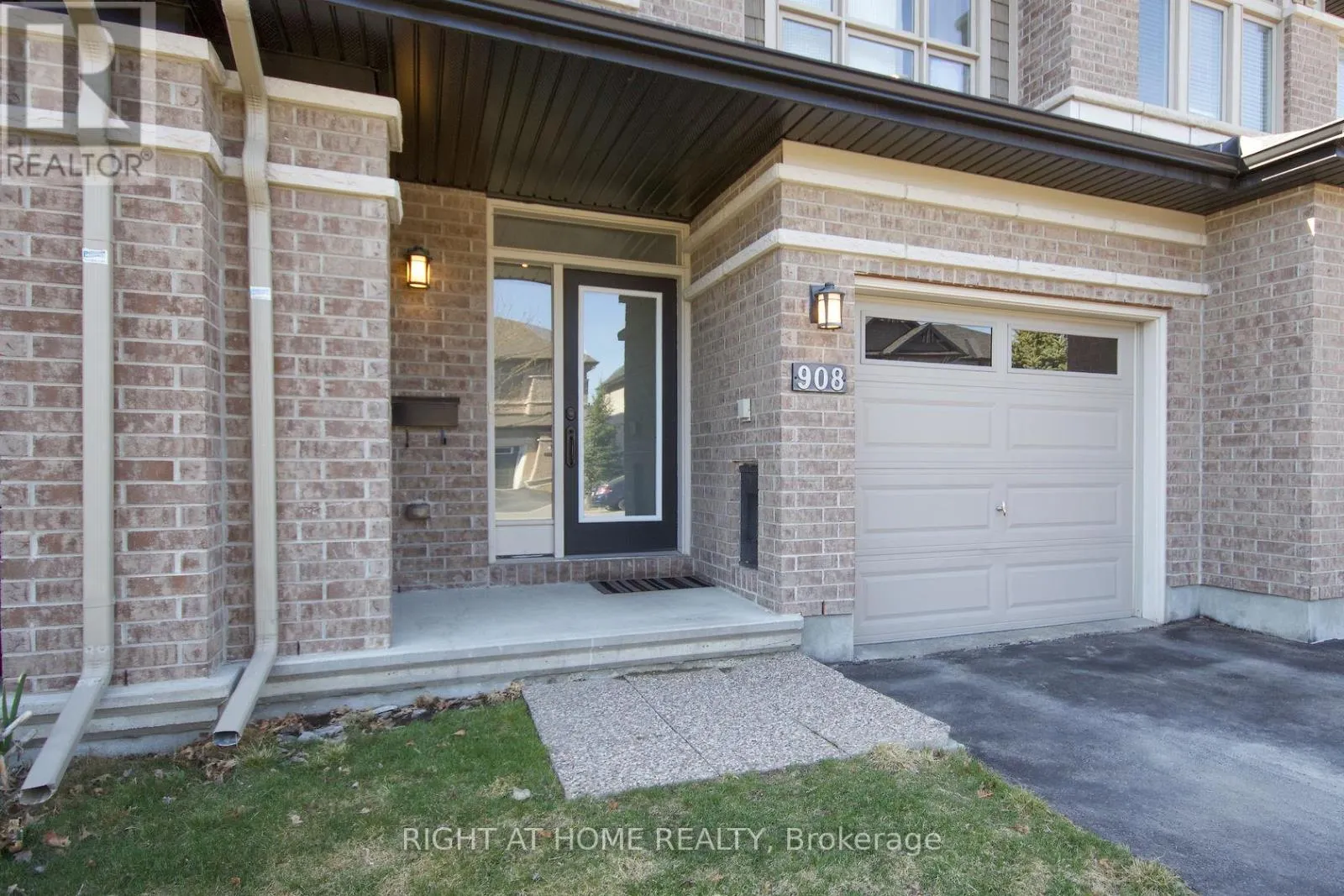 908 FLETCHER CIRCLE