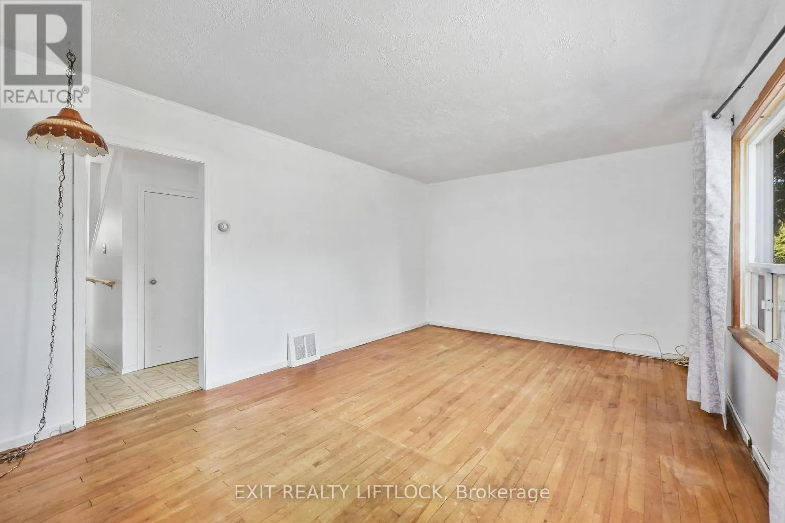 219 BURNHAM STREET