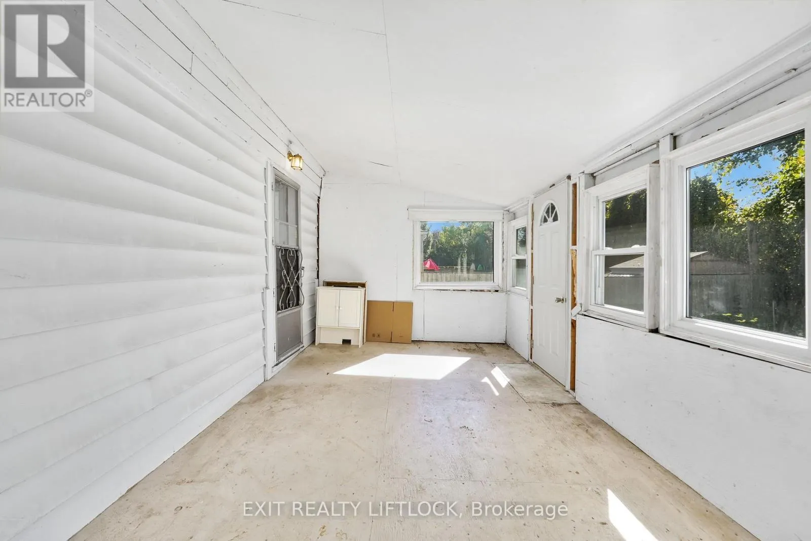 219 BURNHAM STREET