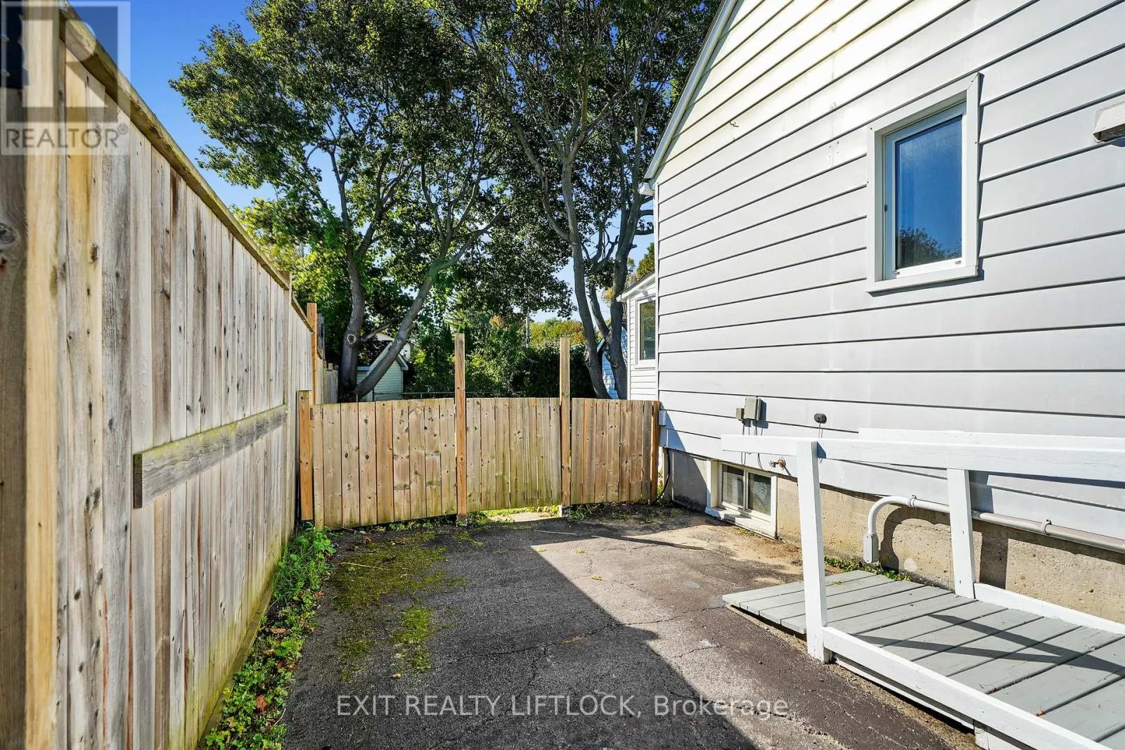 219 BURNHAM STREET
