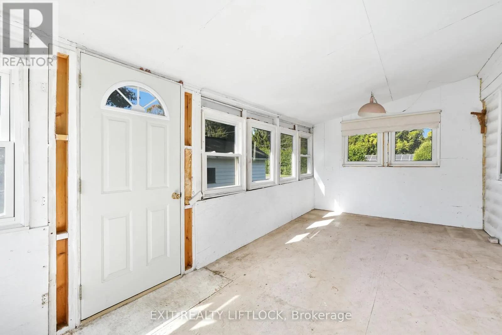 219 BURNHAM STREET