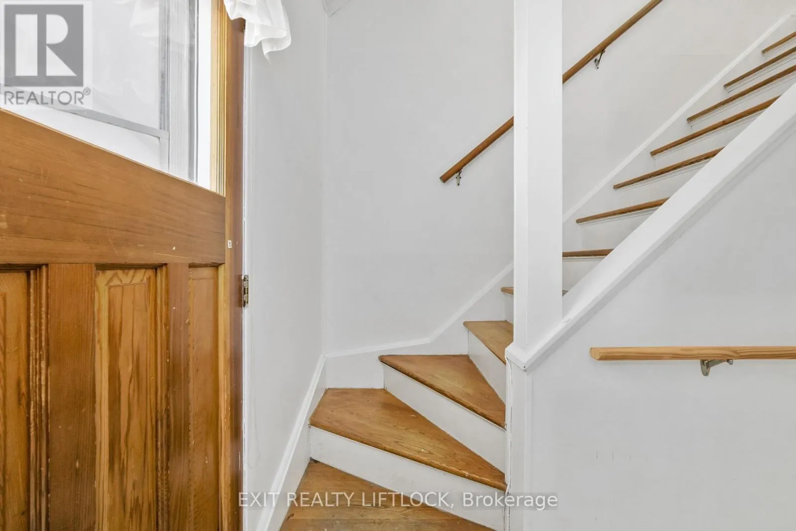 219 BURNHAM STREET
