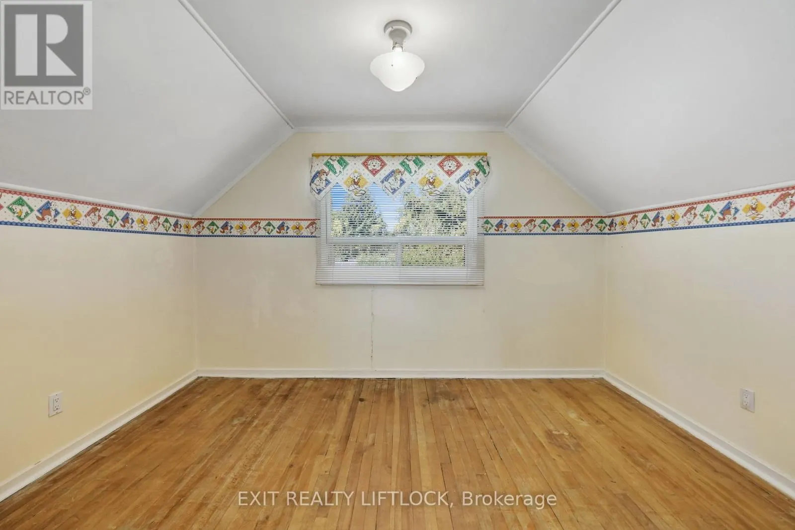 219 BURNHAM STREET
