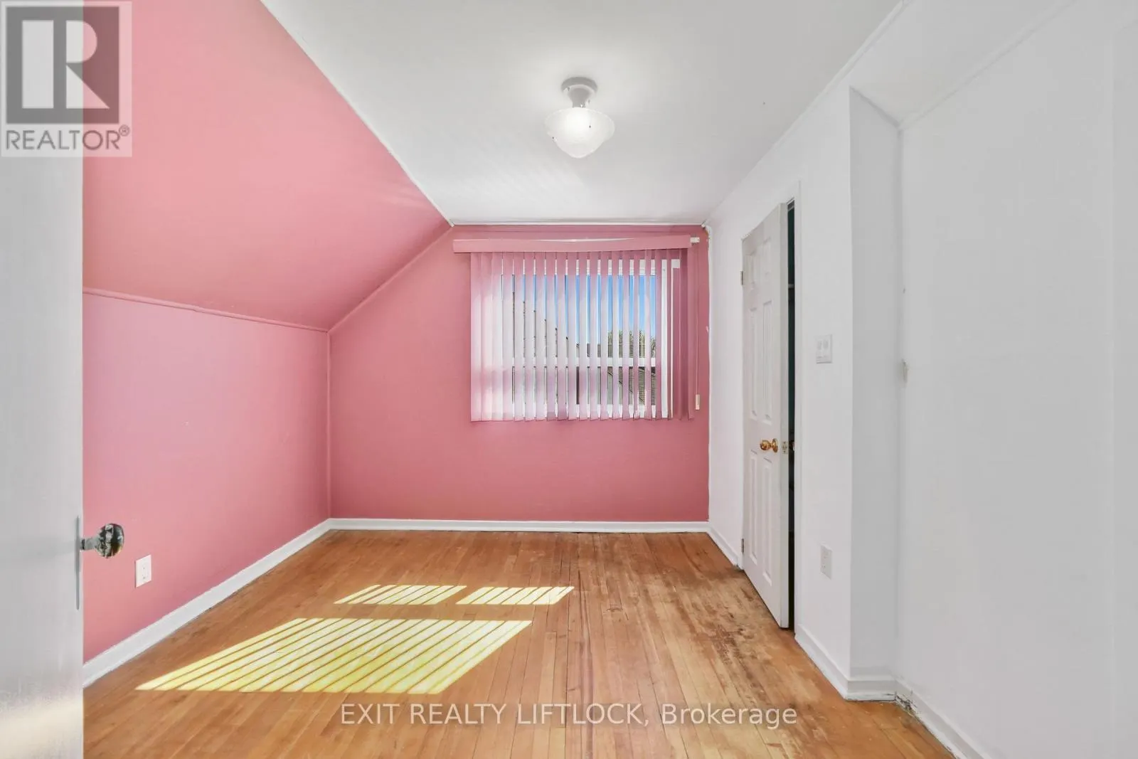219 BURNHAM STREET