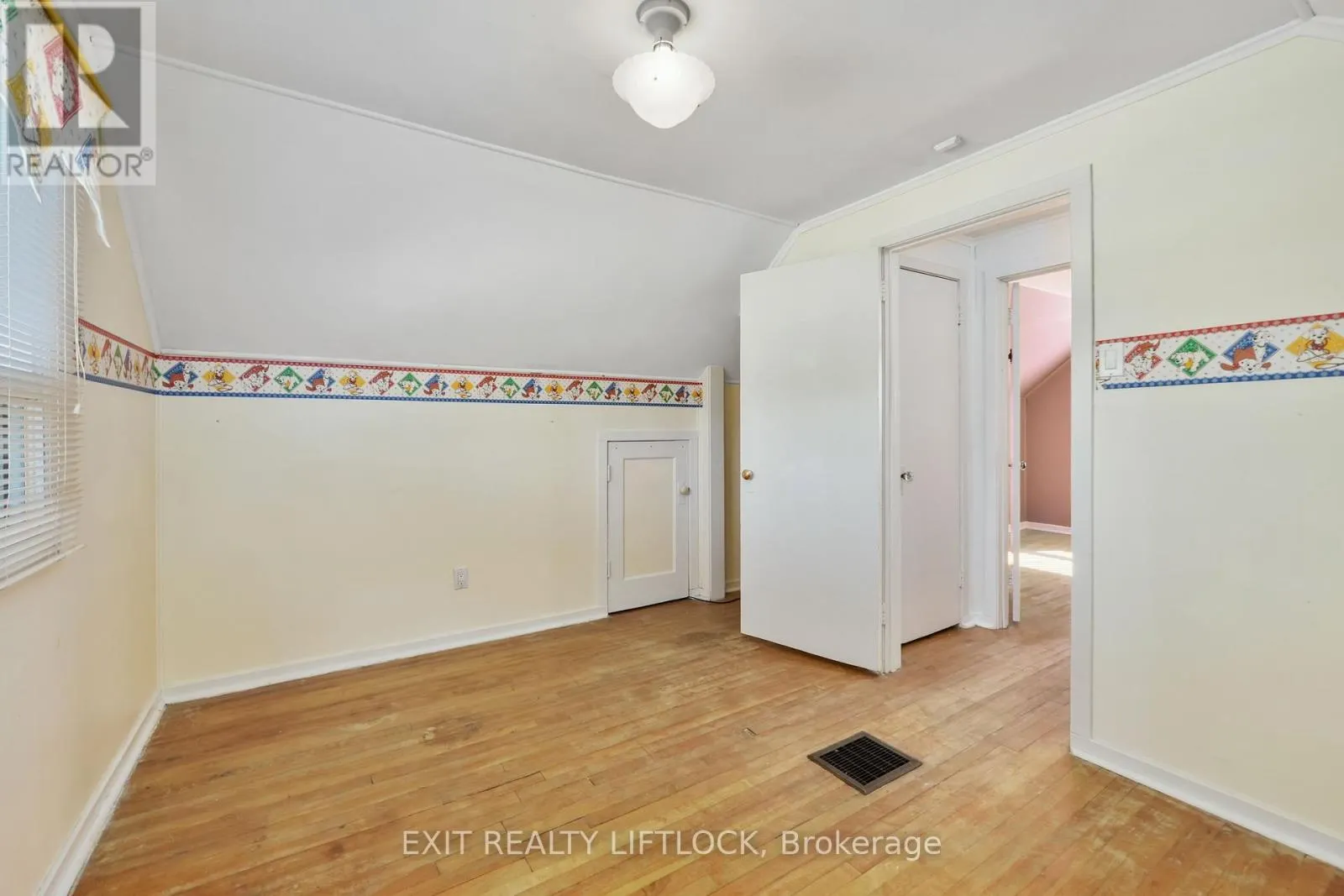 219 BURNHAM STREET