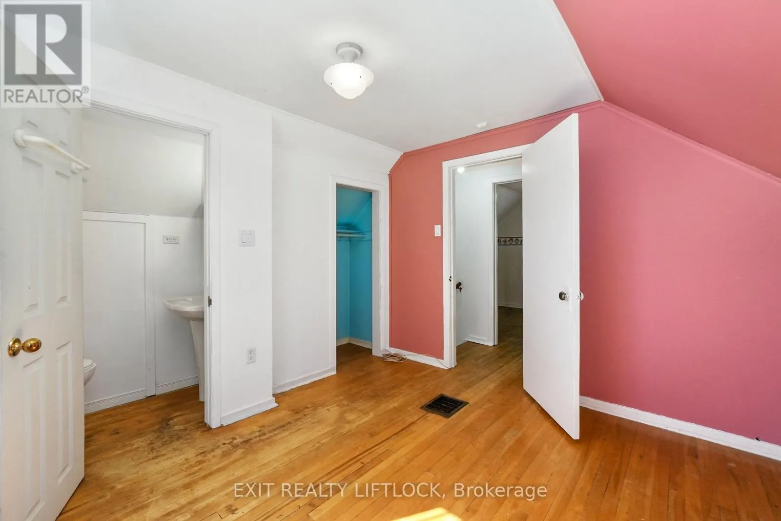 219 BURNHAM STREET