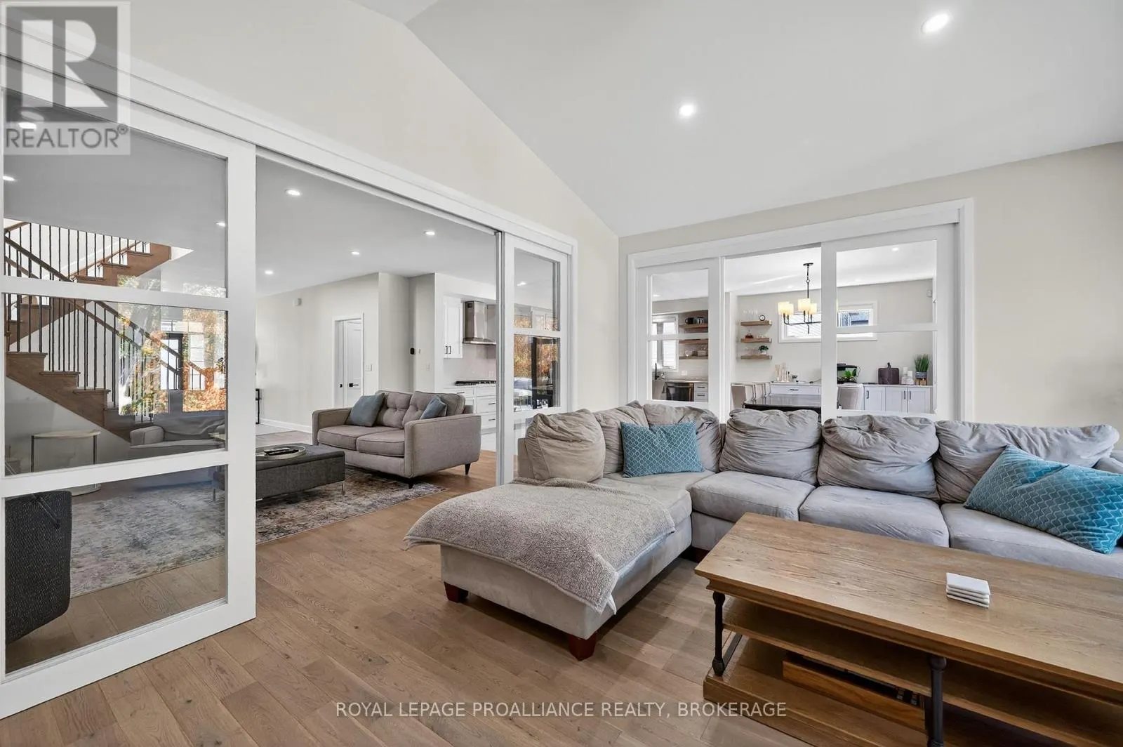 756 RIVERVIEW WAY