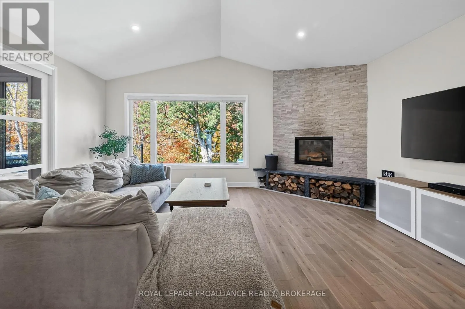 756 RIVERVIEW WAY