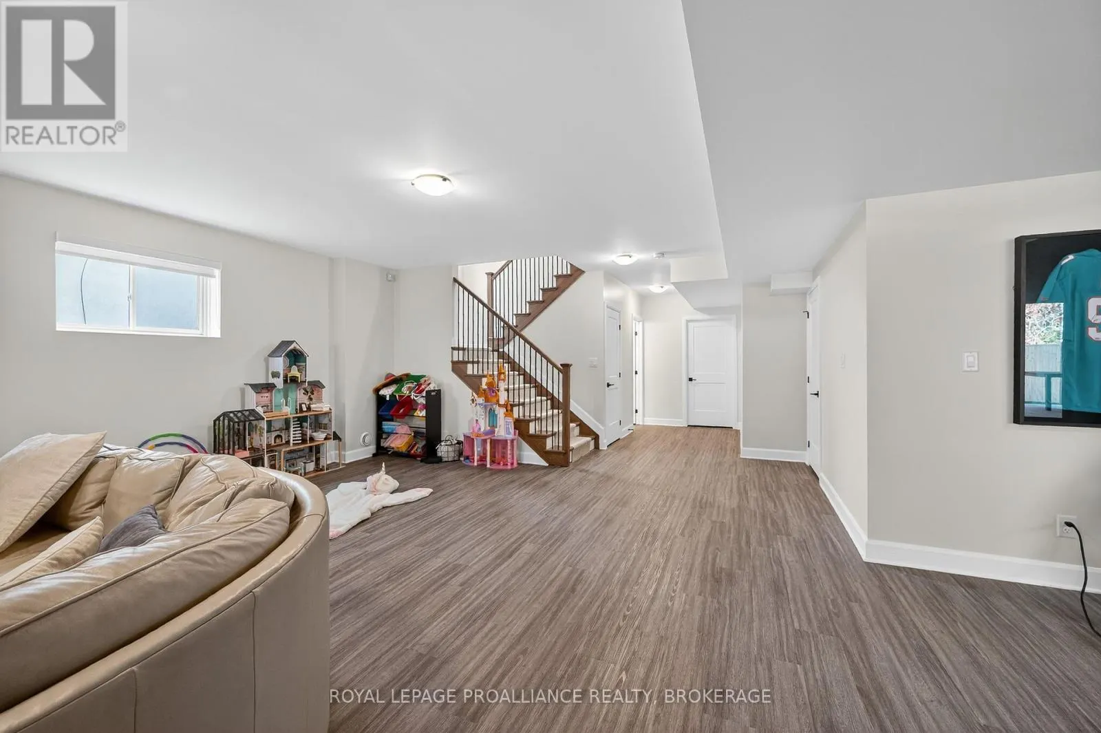 756 RIVERVIEW WAY