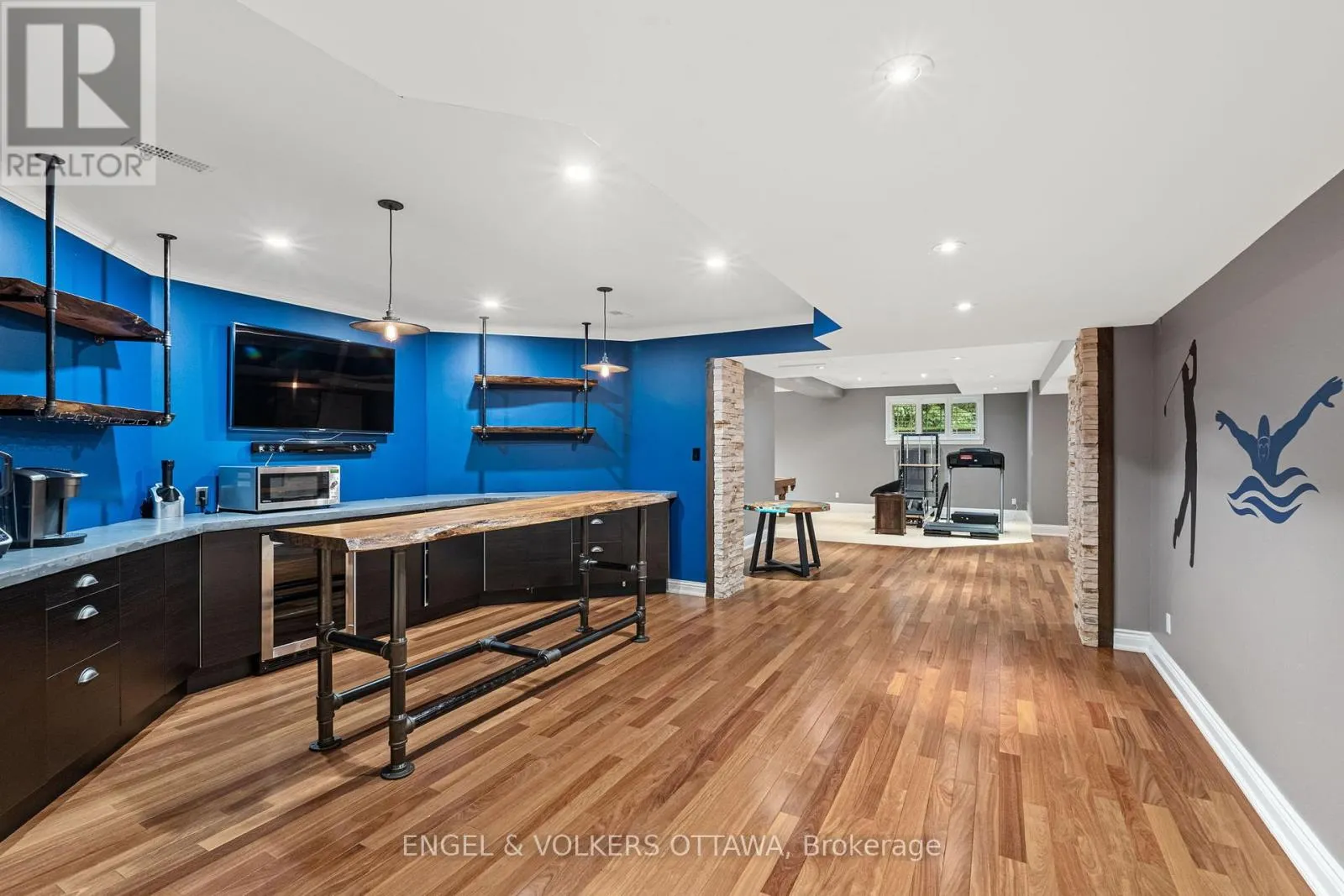 5800 QUEENSCOURT CRESCENT
