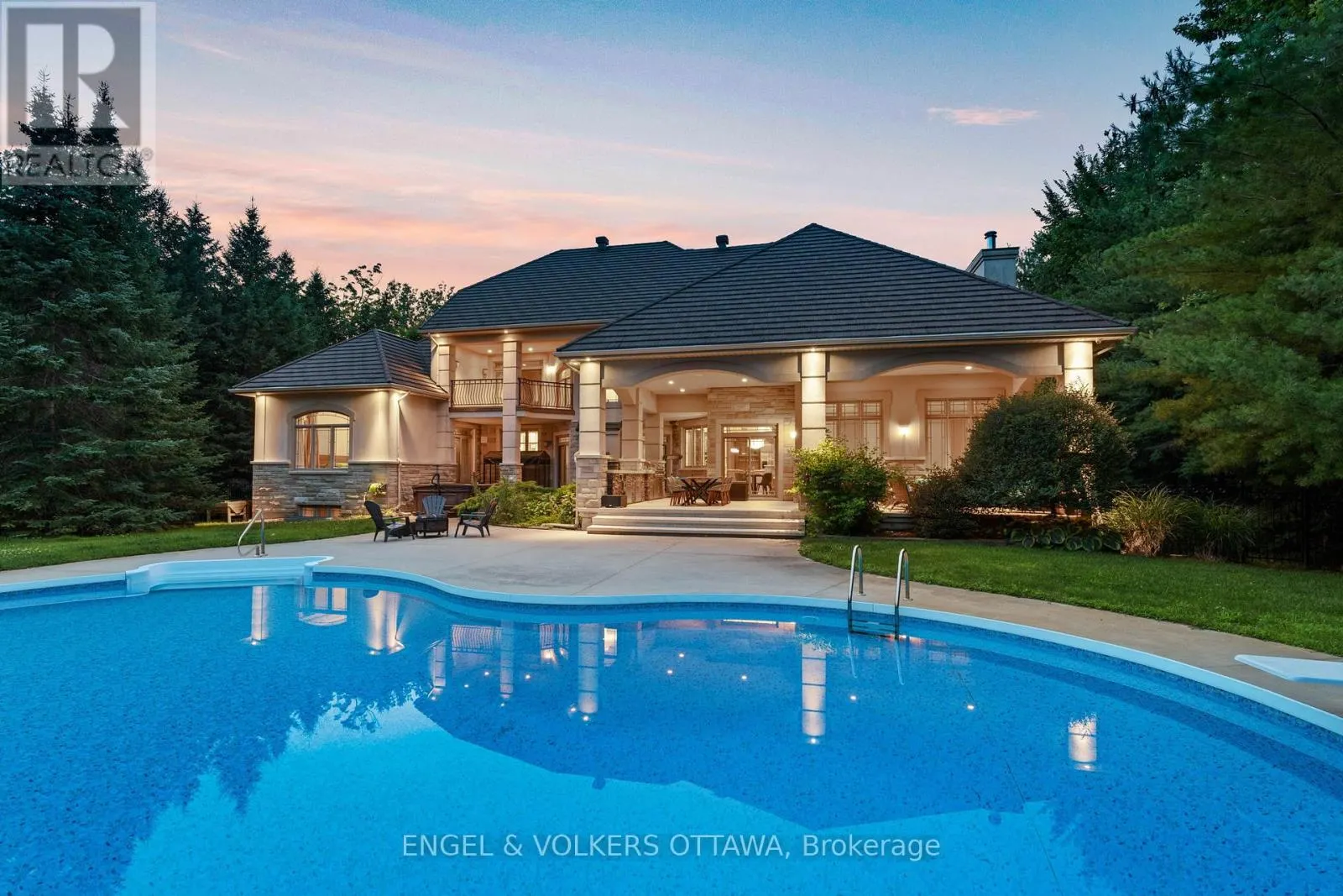 5800 QUEENSCOURT CRESCENT