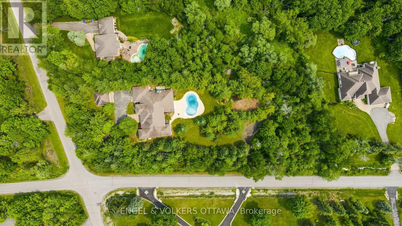 5800 QUEENSCOURT CRESCENT