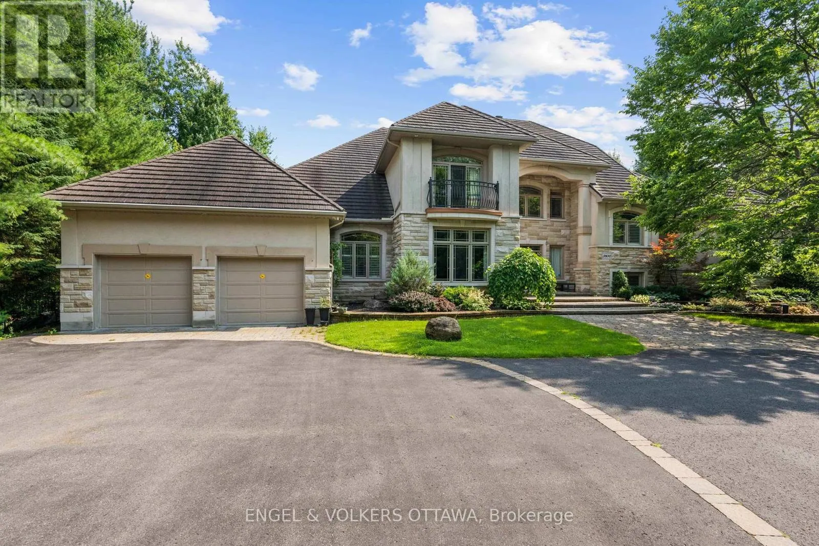 5800 QUEENSCOURT CRESCENT