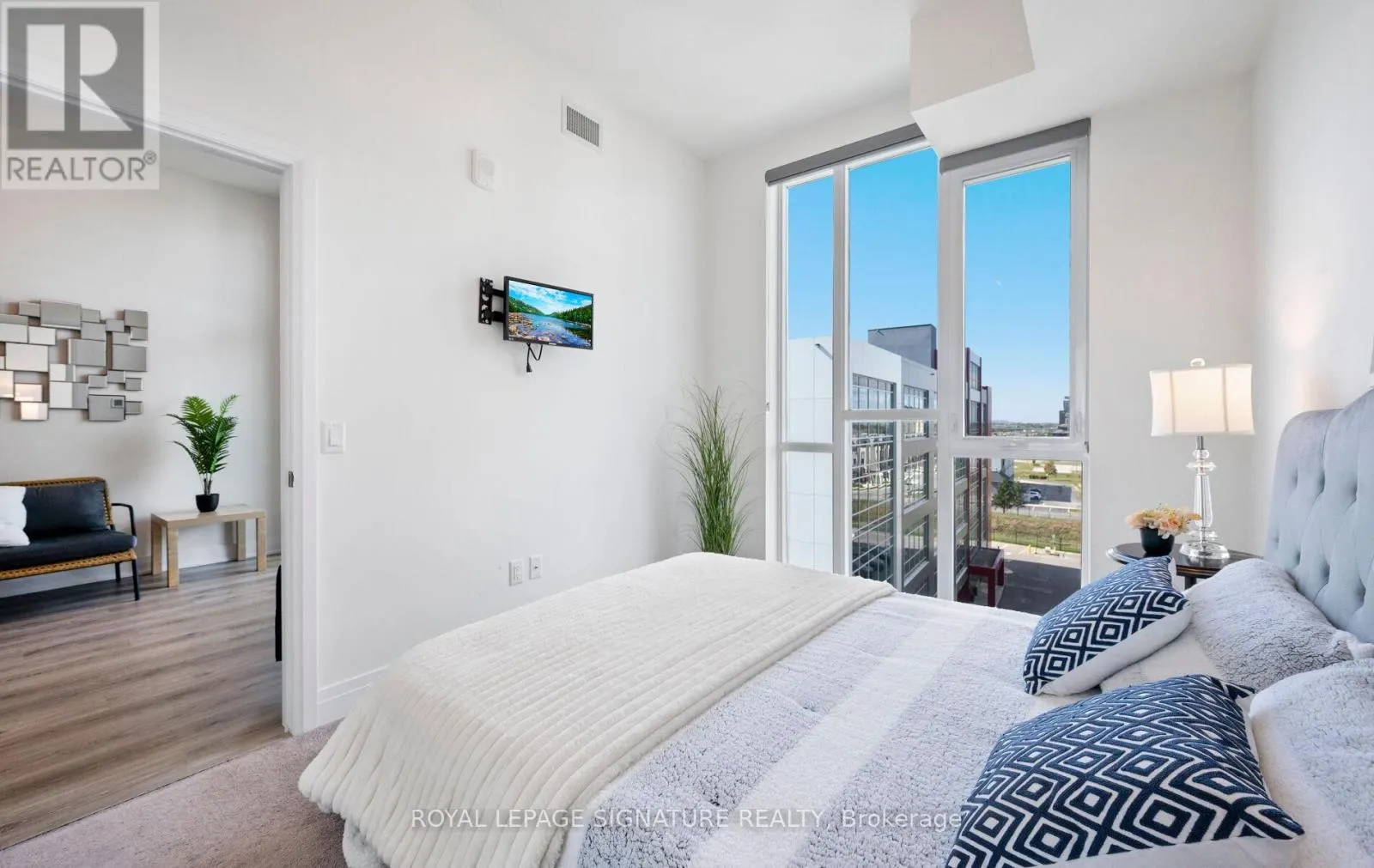 628 - 16 CONCORD PLACE