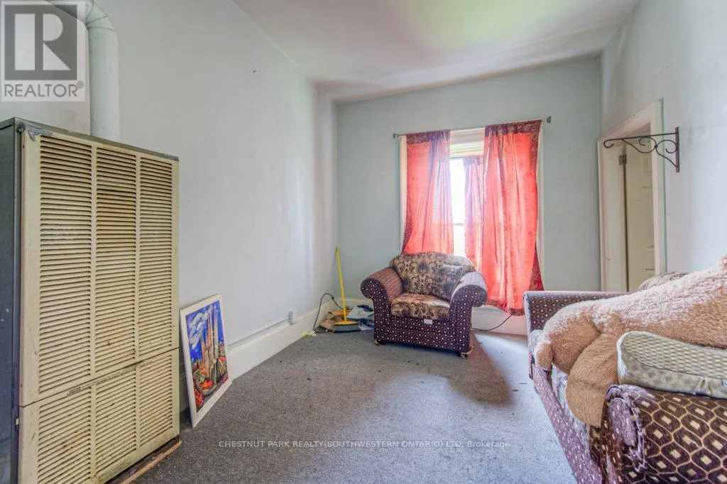 245 AINSLIE STREET S