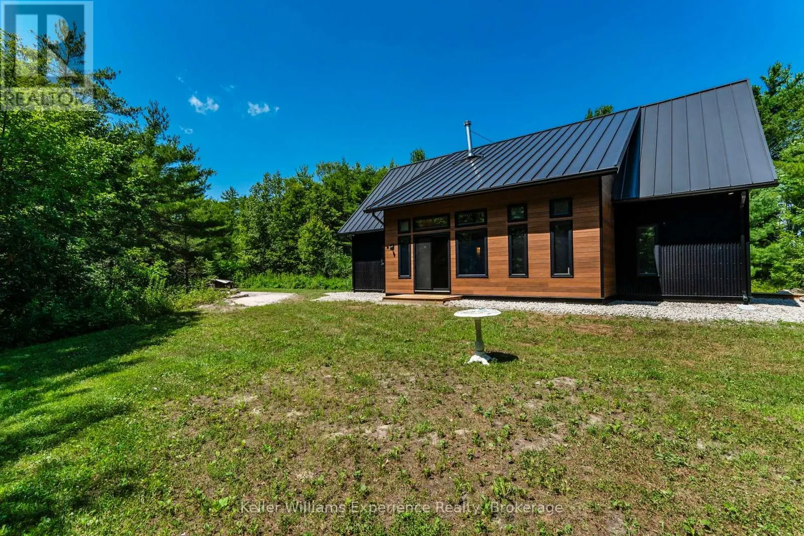 753 HONEY HARBOUR ROAD