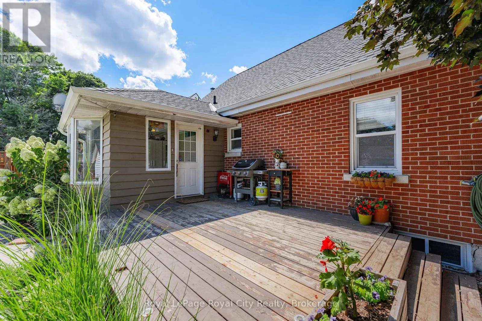 15 DUDHOPE AVENUE