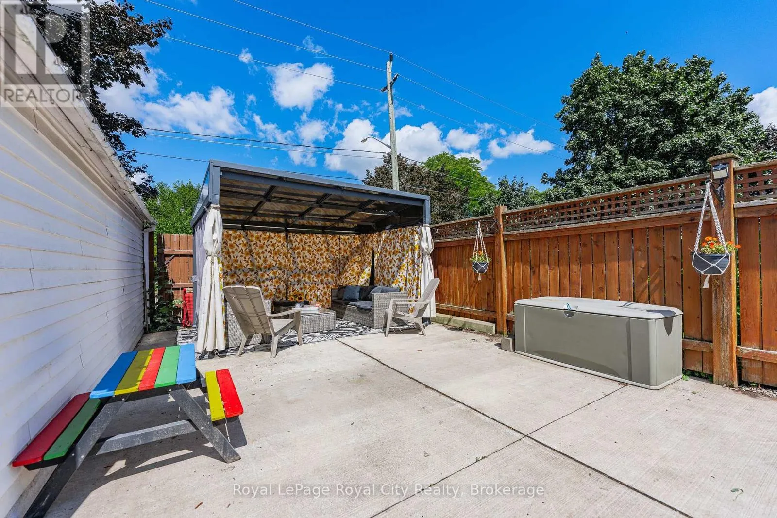 15 DUDHOPE AVENUE