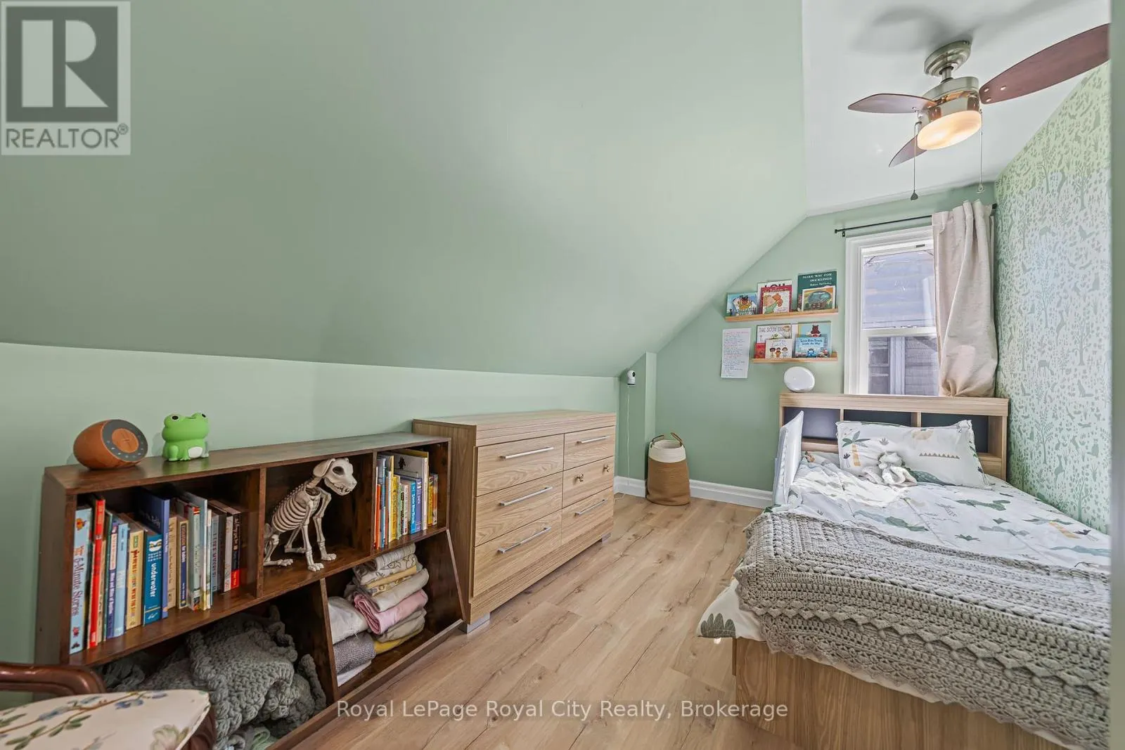 15 DUDHOPE AVENUE