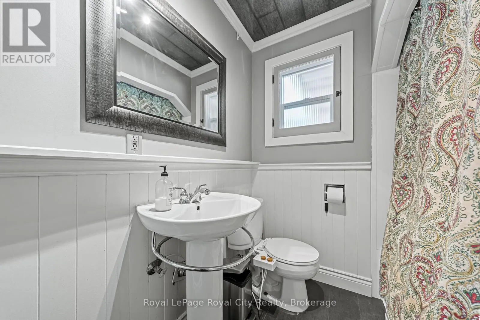 15 DUDHOPE AVENUE