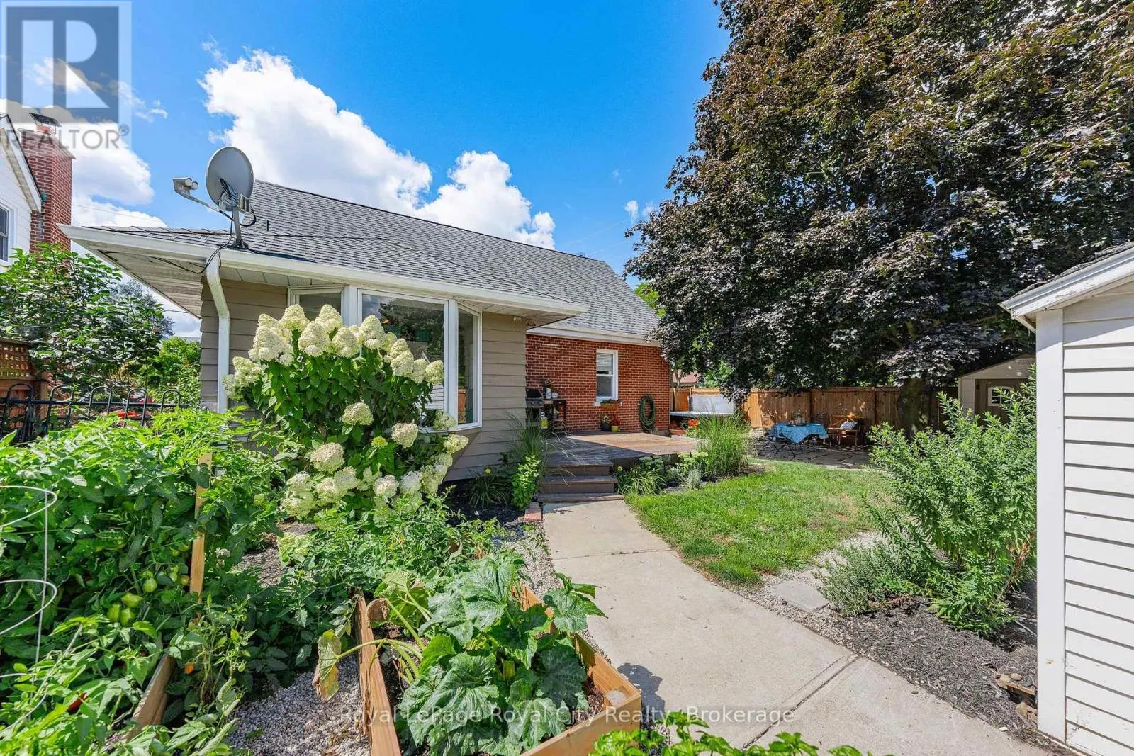 15 DUDHOPE AVENUE