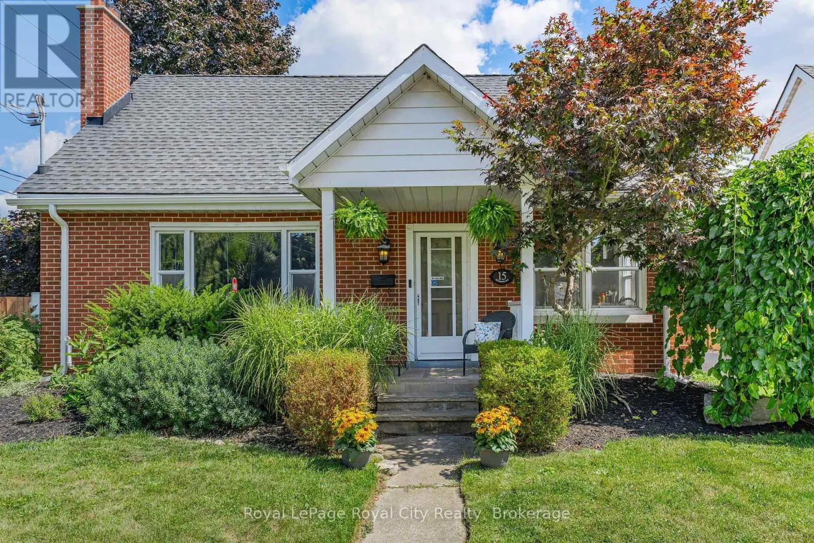 15 DUDHOPE AVENUE