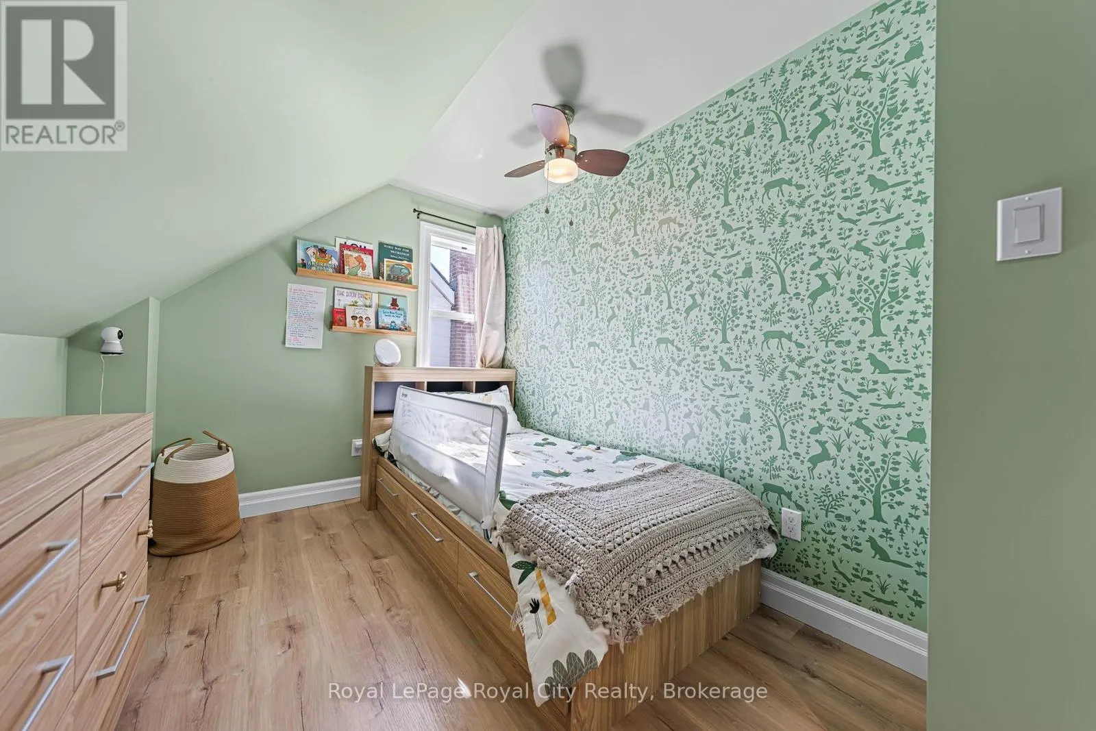 15 DUDHOPE AVENUE