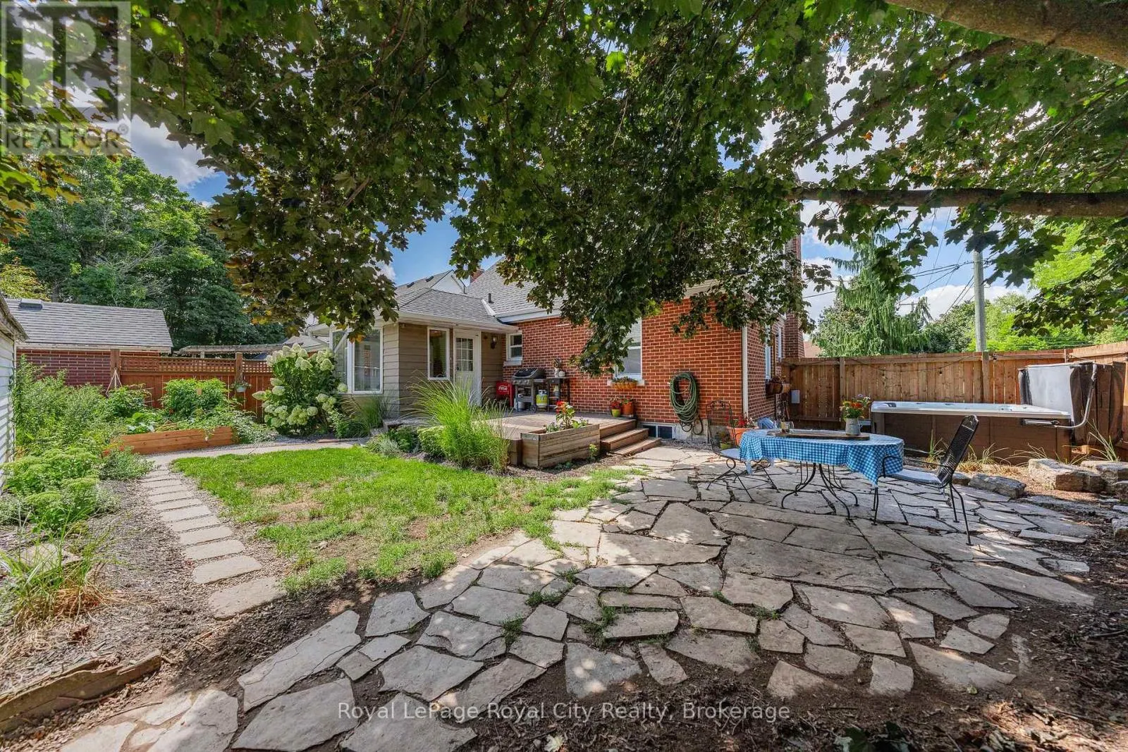 15 DUDHOPE AVENUE