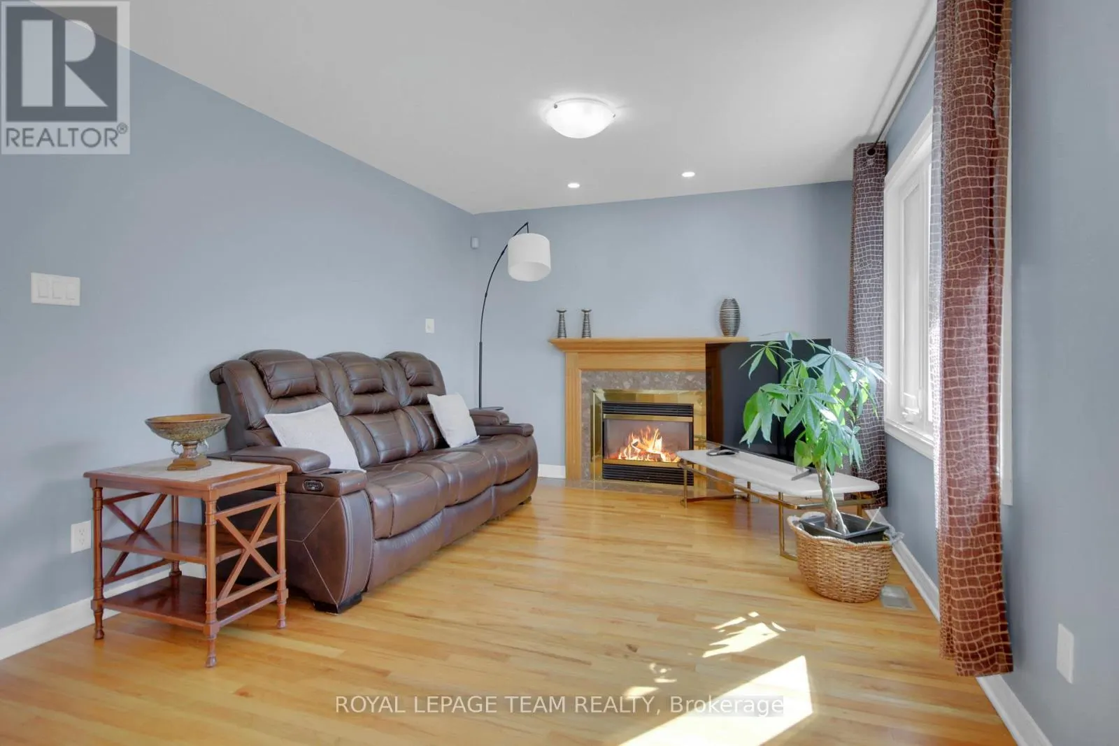 63 NEWBOROUGH CRESCENT