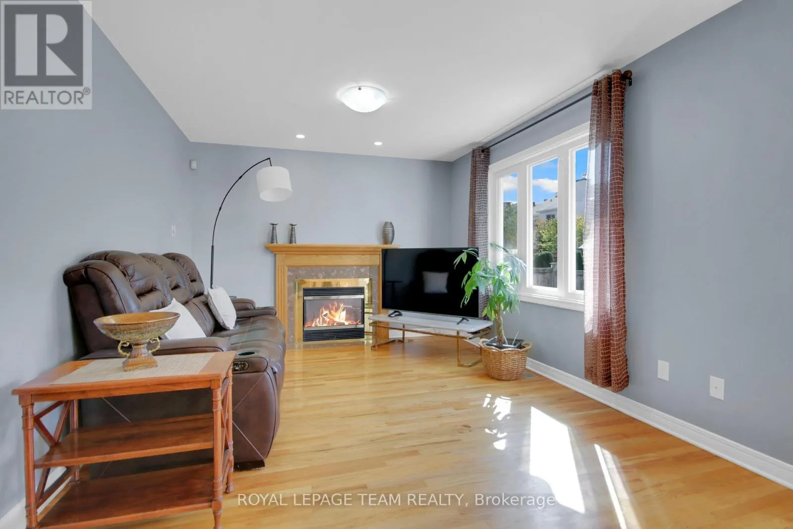 63 NEWBOROUGH CRESCENT