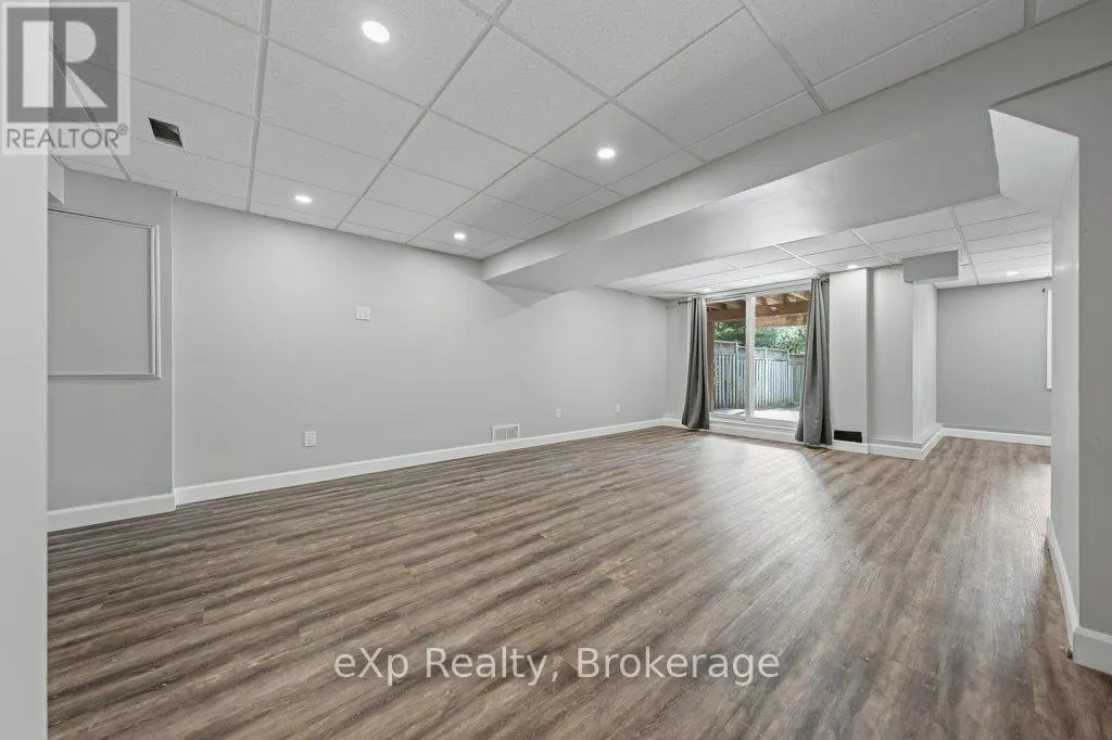 43 BOULDER CRESCENT