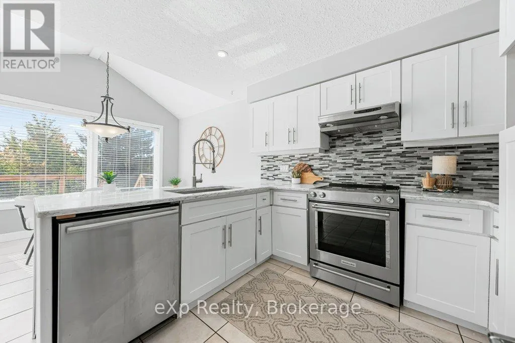 43 BOULDER CRESCENT
