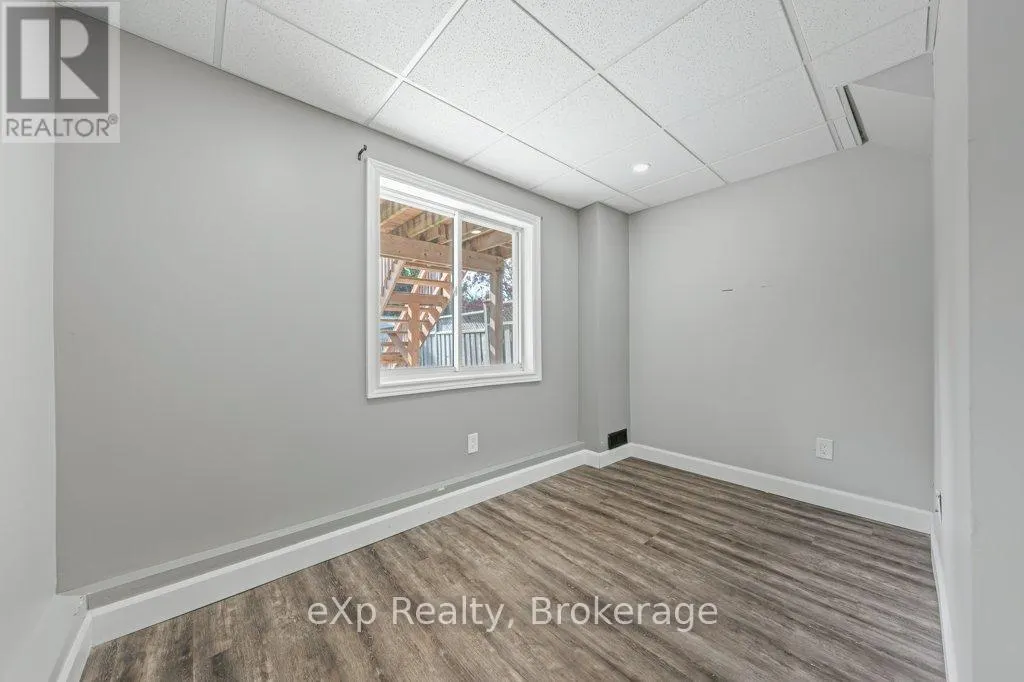43 BOULDER CRESCENT