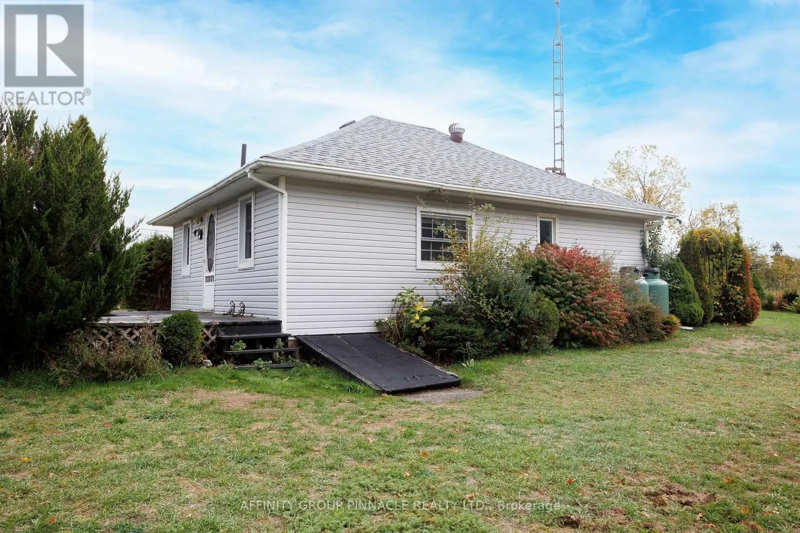 1879 VICTORIA ROAD