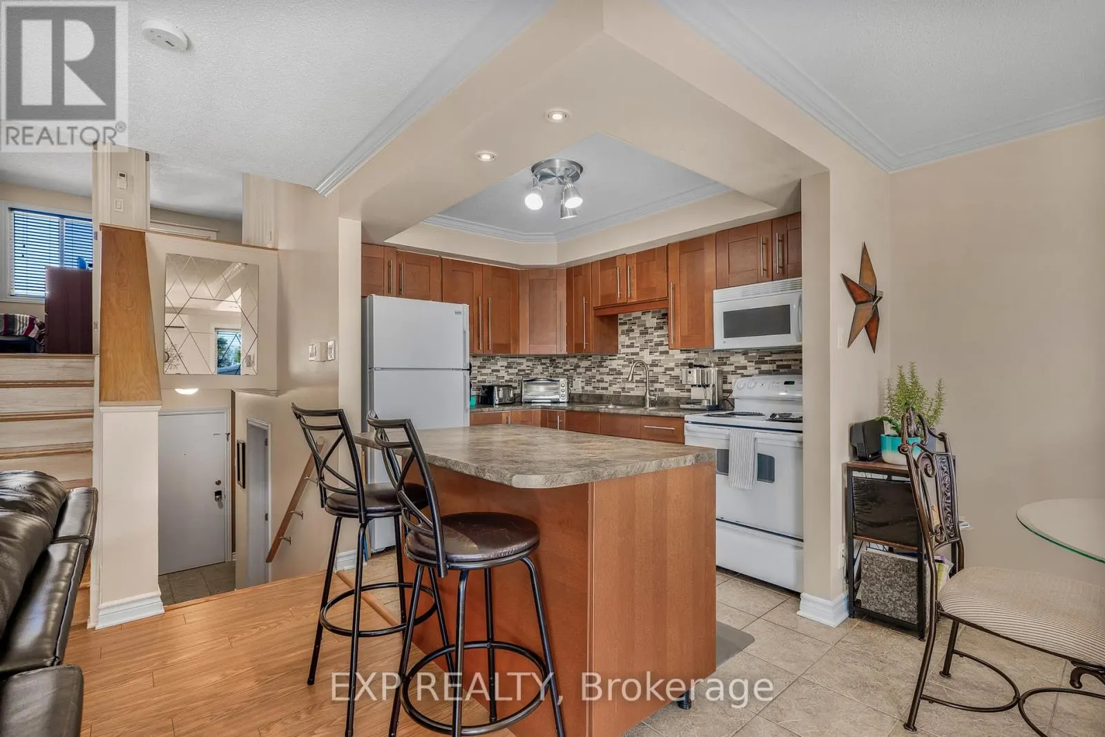 8 - 776 ST JEAN STREET