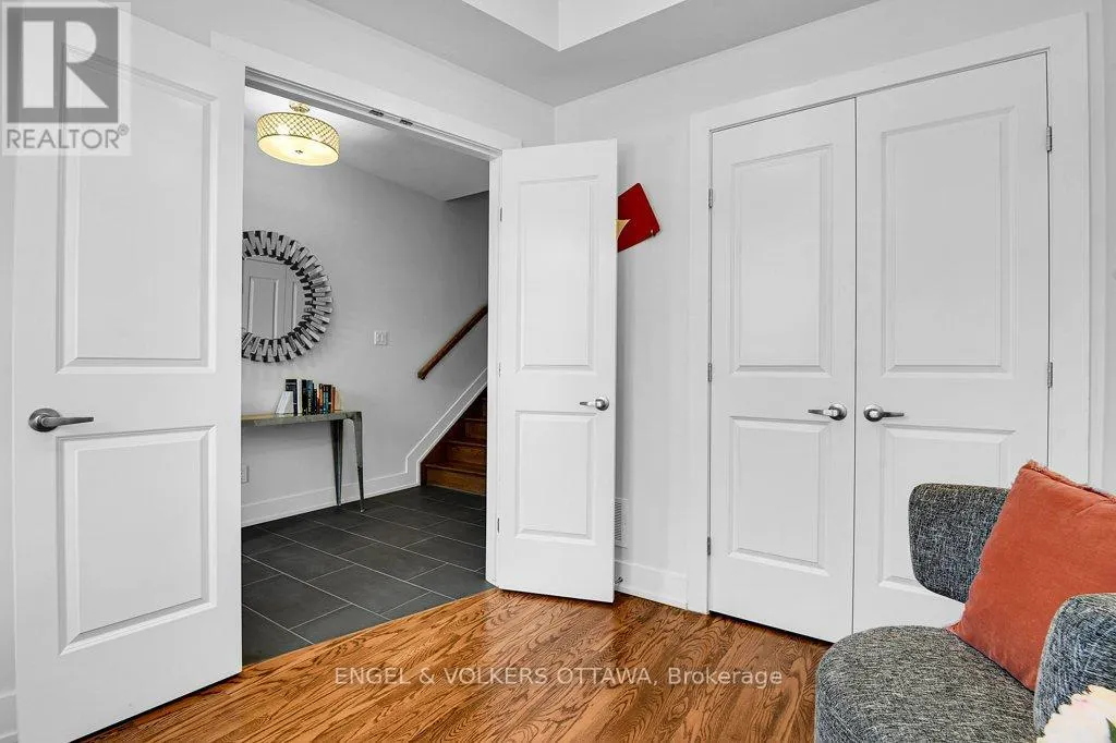 353E BOOTH STREET